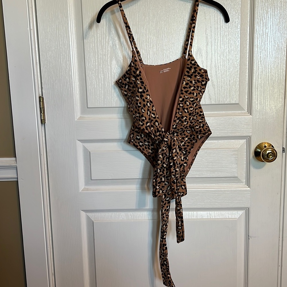 Aerie size Medium one piece bathing suit NWT.